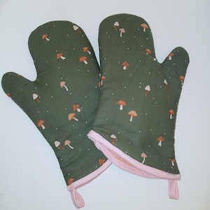 Set of 2 Mushrooms on Dark Olive Green and  Oven Mitts, Woodland Full Coverage Oven Gloves, Small Hands Oven Mitts, Kitchen Oven Mitt