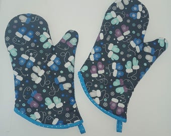 Winter Mittens Oven Mitts Set: Handmade Polka Dot Kitchen Decor