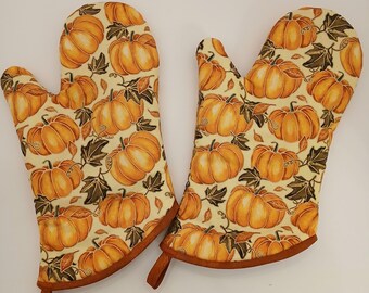 Pumpkin Vines Oven Mitts (Set of 2): Fall Kitchen Decor