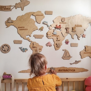 Kinder Spielzimmer Dekor, Vorschulaktivität natürliche Holz Kinder Weltkarte Safari Kinderzimmer Dekoration Mädchen Jungenzimmer. personalisiertes Geburtstagsgeschenk WMA1