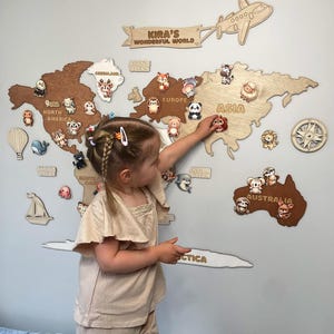 Décoration murale - Carte du monde en bois pour enfants, décoration safari écologique pour chambre de bébé, cadeau 1 2 3 4 5 ans Art mural neutre, idée cadeau pour chambre de bébé WMA2