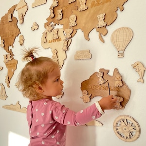 Weltkarte Safari Spielzimmer Deko, Naturposter aus Holz für Mädchen und Jungen, Kinderzimmer Dekor. personalisiertes Geschenk WMA1