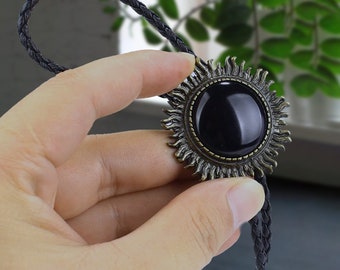 Handgefertigte Obsidian-Schwarze Sonnen-Bolo-Krawatte mit Lederseil, Unisex-Bolo-Krawatte, Western-Cowboy-Bolo-Krawatte, Herren-Halskette, Geschenk für Ihn