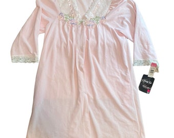 VINTAGE Vanity Fair Camicia da notte da donna Grande ricamo floreale Vanalure rosa con etichetta