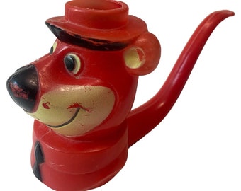 Rare VTG des années 1960 Hanna-Barbera rouge Yogi Bear en plastique moulé par soufflage, tuyau à bulles 20 cm