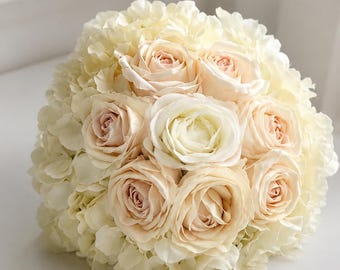 Cream-colored flower bouquet | Wedding bouquet | Roses and hydrangeas | Artificial flowers | Classic and romantic | Long-lasting bridal bouquet | Bride and groom