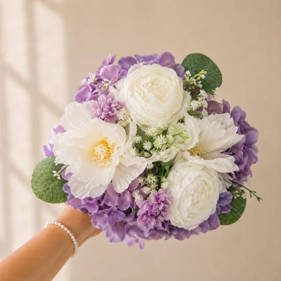 Kunstblumen Brautstrauß Flieder Weiß – Pfingstrosen und Hortensien | Hochzeit Bouquet | Ewiger Strauß | Set mit Anstecker für Bräutigam