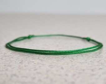 Bracelet fin cordelette verte, bracelet simple nœud coulissant, bracelet surfeur imperméable