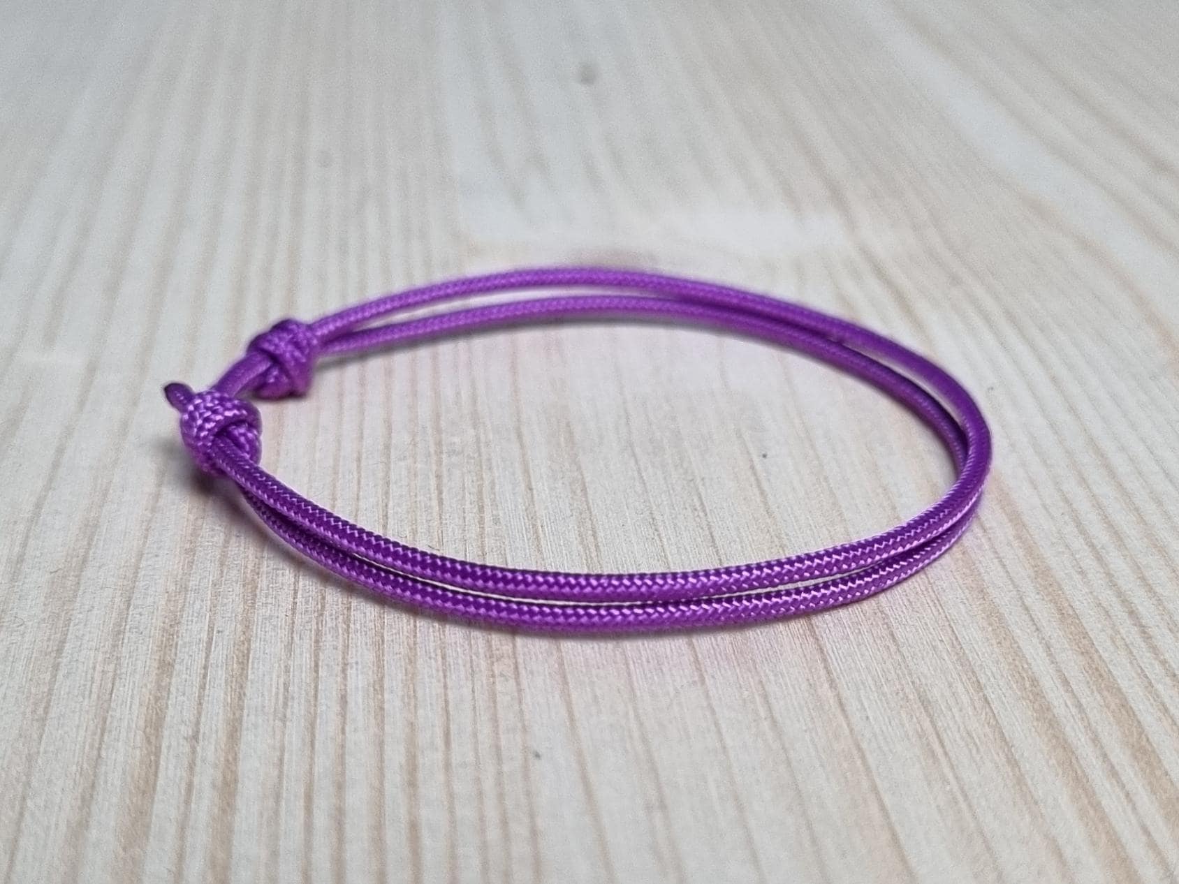 Bracelet double épaisseur ficelle violet, bracelet simple nœud