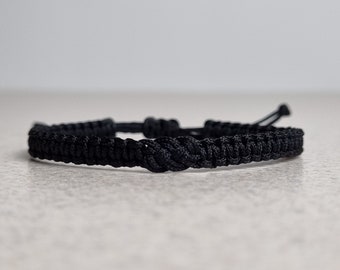 Bracelet en macramé infini noir, cadeau bracelet d'amitié noeud carré pour lui ou elle