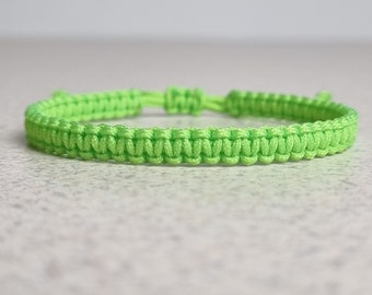 Bracelet macramé noeud carré vert gazon, cadeau bracelet d'amitié noué en nylon pour lui ou elle