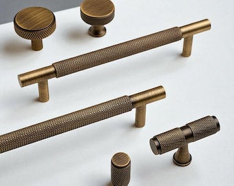 Tiradores moleteados de latón para muebles