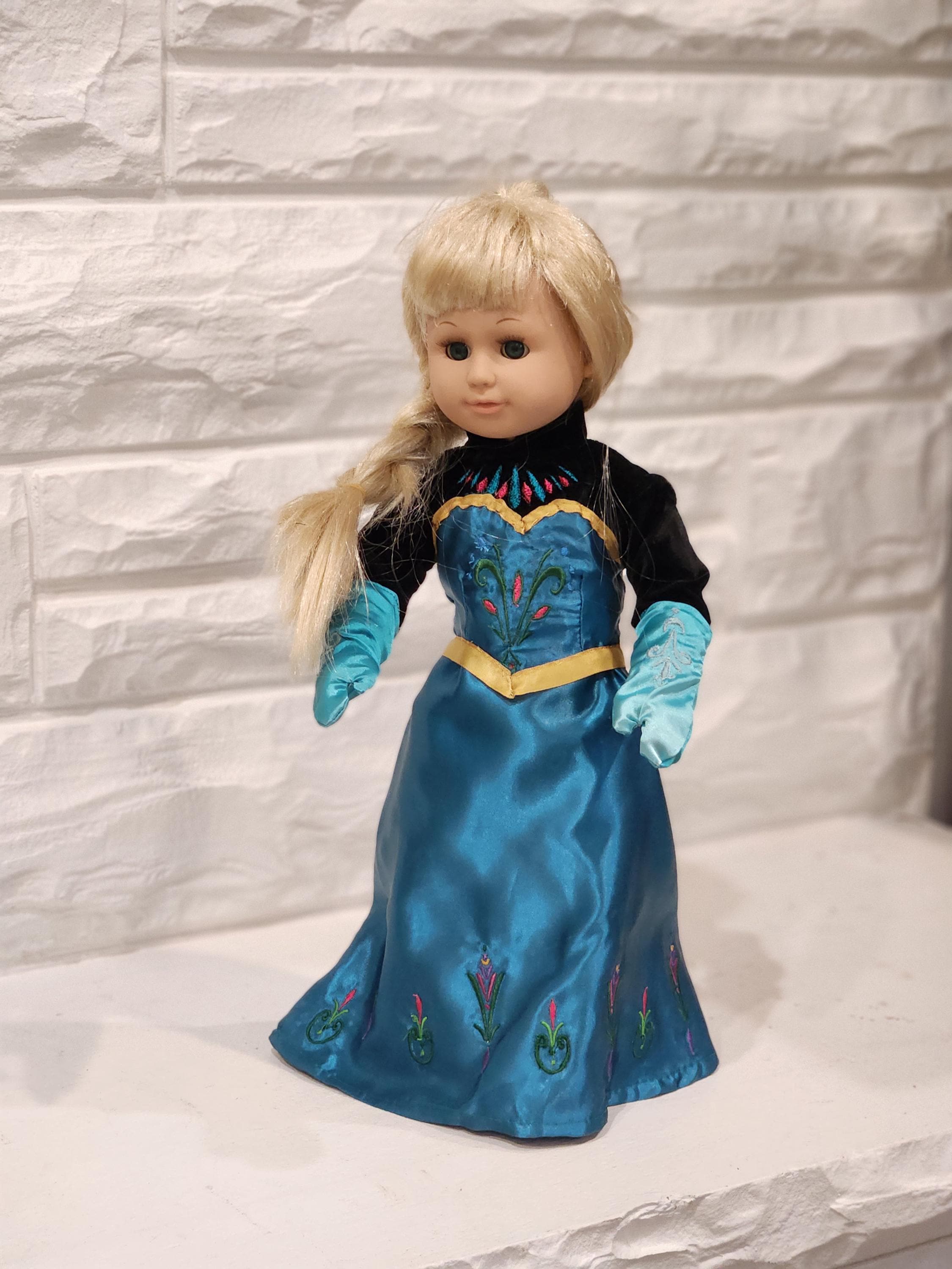 elsa green dress doll Green Elsa doll cake main image 1