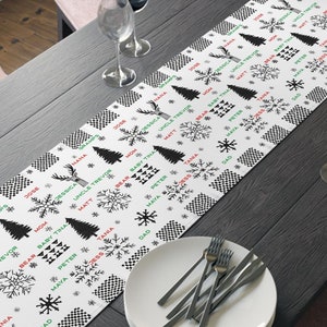 Personalized Nordic Table Runner | Custom Names Scandinavian Christmas Table Deco | Trendy Modern Decor | Festive Minimalist Holiday Linen