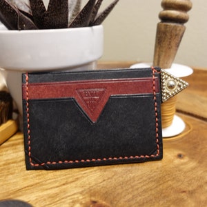 Rot-schwarze Brieftasche mit Kartenfach