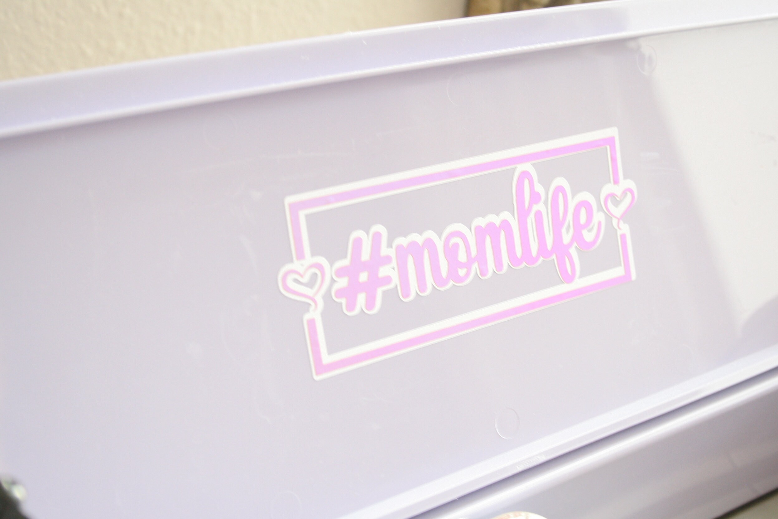 "Mom Life" Vinyl Window Decal – Car Laptop Sticker – Oracal Vinyl