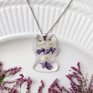 Collar único de flores de resina con pensamientos reales, collar hecho a mano con forma de gato