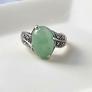Green Jade Cocktail Ring Marcasite Sterling Silver Art Deco Flapper Socialite Dark Academia Vintage Statement Gemstone Verdant Sea Green