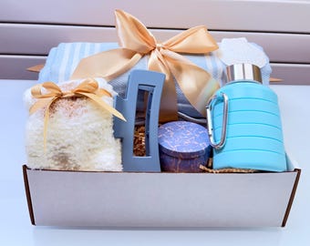 Summer Beach Gift Box: Turkish Towel, Spa Candle, Tumbler, Socks