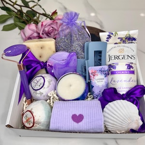 Lavender Spa Gift Box: Gua Sha Set, Vegan Soap & Soy Candle