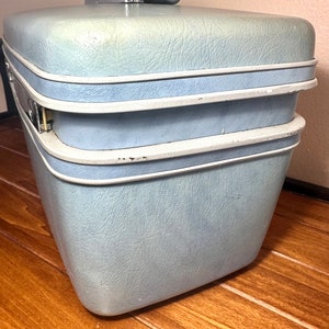 Vintage Baby Blue Samsonite Profile Train Case, Cosmetic Case, Travel Case, Luggage, No Key or Tray image 2