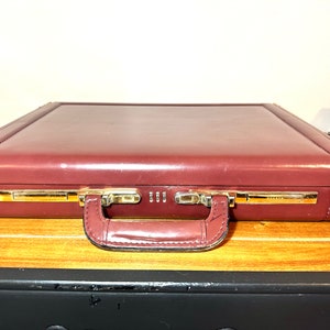 Vintage Attaché Presto Genuine Leather Burgundy Briefcase image 3