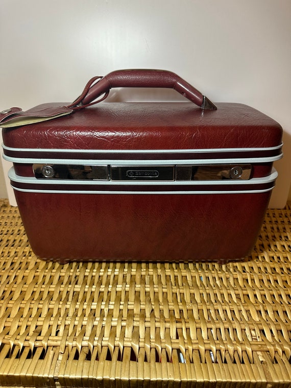 Vintage Vanity Case Burgandy with Keys