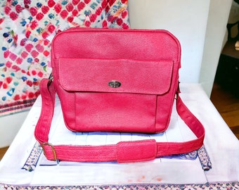 Vintage Hot Pink Royal Traveller Medalist Carry On Bag, Overnight Bag, Weekender, Oversized Purse, Luggage