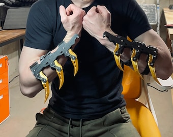Functional Arm Blade Mechanism for Armored Suit Cosplays