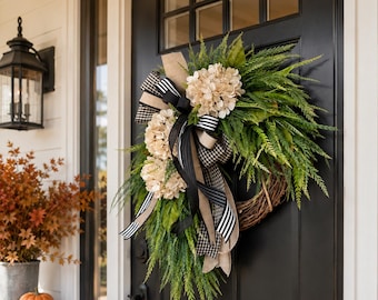 Herfstkrans voor de deur, bordeauxrode hortensiakrans, zwarte lintdecoratie voor de voordeur, Thanksgiving-decoratie, rood-witte lintkrans