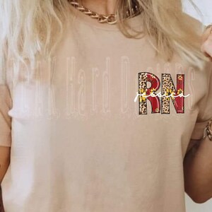 Personalisiertes Sonnenblumen RN-Shirt. RN-Sweatshirt. personalisiertes Krankenschwester Shirt.