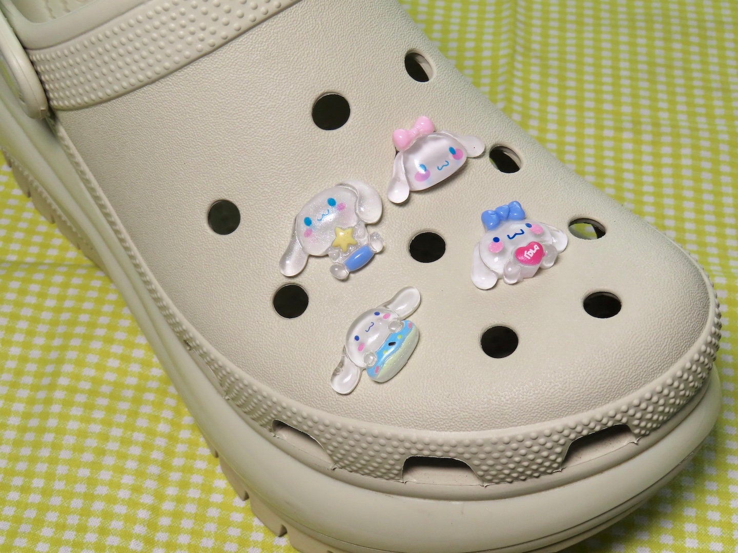 Croc Charms Cinnamon Roll - Main Image