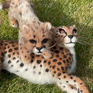 Cheetah mama and her cub - perfect gift
