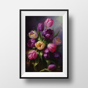 Pu&ograve; includere: Un dipinto incorniciato di un mazzo di tulipani in varie tonalit&agrave; di rosa, viola e giallo. I tulipani sono disposti in un vaso e sono su uno sfondo scuro.