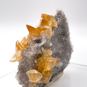 Calcite Cluster (Cumberland Mine, Smith County, Tennessee) - 21g, highly UV reactive