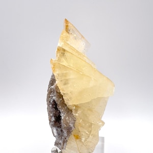 Calcite Cluster (Cumberland Mine, Smith County, Tennessee) - 92g, UV reactive