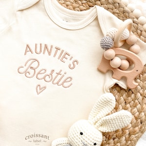 Embroidered Auntie&#39;s Bestie Baby Onesies®, Aunt pregnancy announcement, New Aunt Gift, Baby Shower Gift, Embroidered Christmas Baby Gift