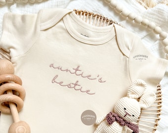 Embroidered Auntie's Bestie Baby Onesies®, Aunt pregnancy announcement, New Aunt Gift, Baby Shower Gift, Embroidered Sister Baby Gift