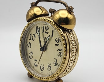 Nice little alarm clock from the JAZ brand. Alarm clock, clock, pendulum.
