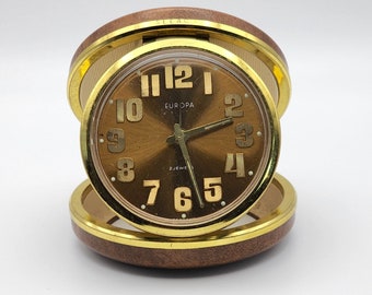 Réveil de voyage vintage signé  Europa. Alarm clock, pendulum. horloge vintage, horloge mécanique, réveil mécanique.