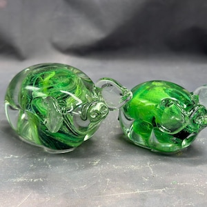 Vintage Kerry Irish Green Pigs Glass Paperweight Ireland Art Glass Set Of 2