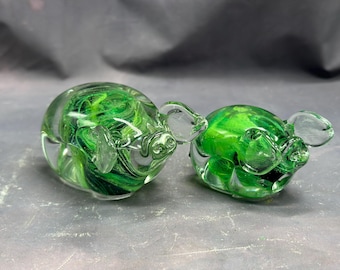 Vintage Kerry Irish Green Pigs Glass Paperweight Ireland Art Glass Set Of 2