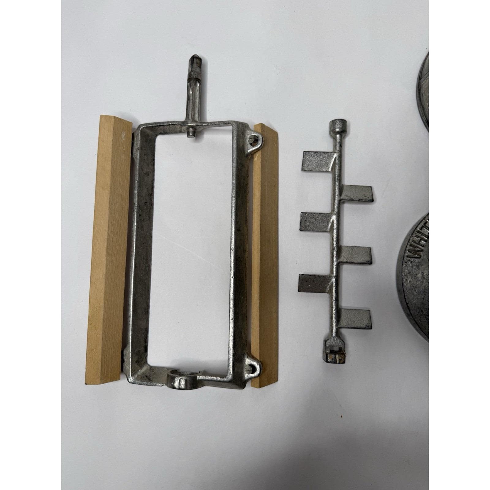 28,8 x 15 x 12,9 cm - Bac à glaçons rotatif avec couvercle et récipient - Pour congélateur