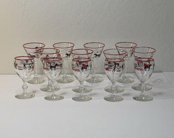 Set vintage di 13 bicchieri da cocktail/vino con stelo, alti 12,7 cm, con motivo fattoria e corsa di cavalli, marca Libbey.