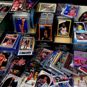 Sports Cards Bulk Lot 200 Cards Random 80s 90s Modern Rare Hof Stars RC Jordan Bird Woods Brady Mahomes Curry Jeter