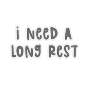 Può includere: Testo grigio su sfondo bianco che dice "Ho bisogno di un lungo riposo".