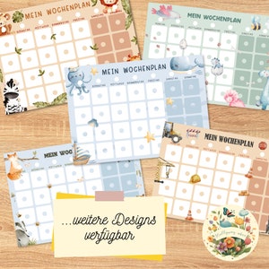 Op de afbeelding: Vier kleurrijke, afdrukbare weekplanner-kaarten met verschillende dier- en objectthema's. De kaarten hebben de dagen van de week in het Duits vermeld: Montag, Dienstag, Mittwoch, Donnerstag, Freitag, Samstag, Sonntag. De tekst "Mein Wochenplan" staat op elke kaart, wat "Mijn weekplanner" betekent.