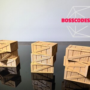 Peut inclure: Trois piles de caisses en bois, chaque pile ayant une hauteur diff&eacute;rente. Les caisses sont de couleur brun clair et ont une texture de grain de bois. Les caisses sont empil&eacute;es sur une surface noire. Le texte "BOSSCODESIGNS Attention to Detail is Key" est visible en arri&egrave;re-plan.