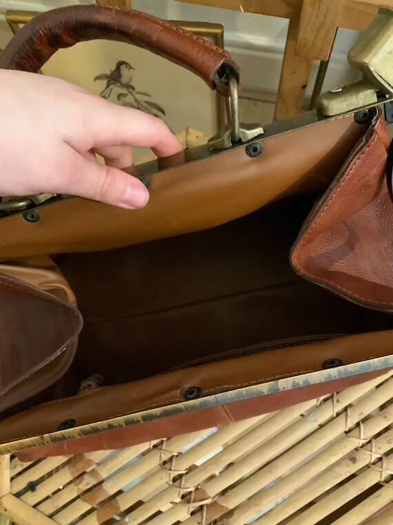 Vintage _ sac style médecin en cuir noir et cuivre de La Bagagerie