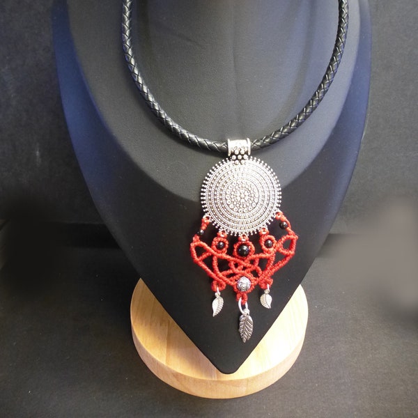 collier plastron - pendentif - micro macramé